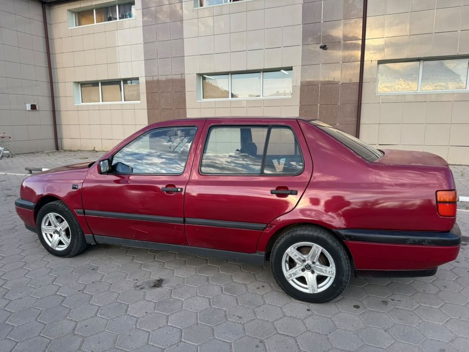 Volkswagen Vento 1,8 срочно