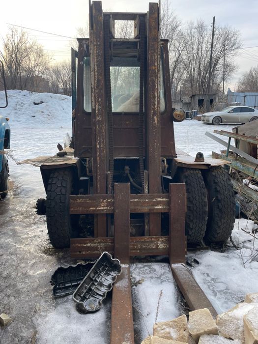 Вилочный погрузчик