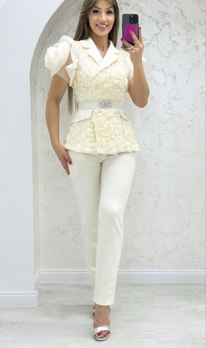 Костюм с 3Д цветя