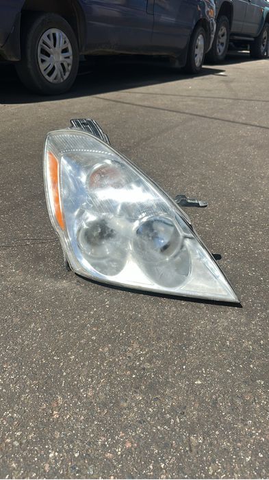 правая фара на Hyundai Enturage