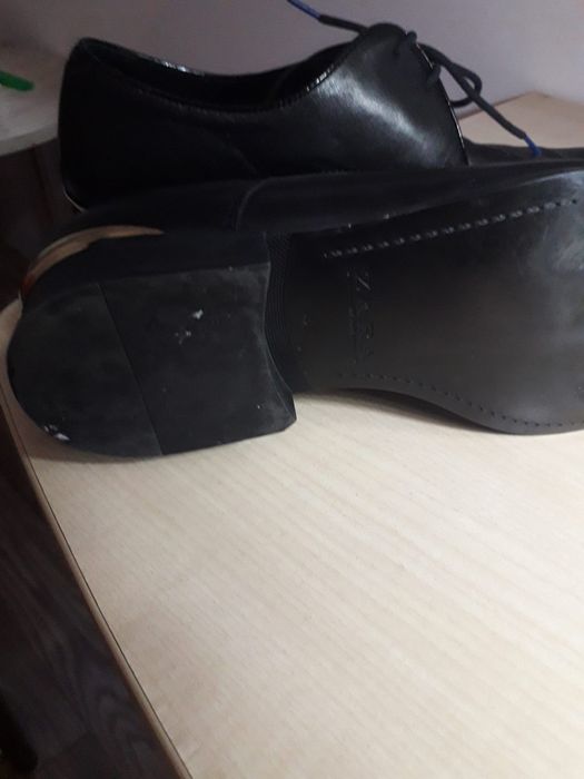 Vand pantofi barbatesti de piele