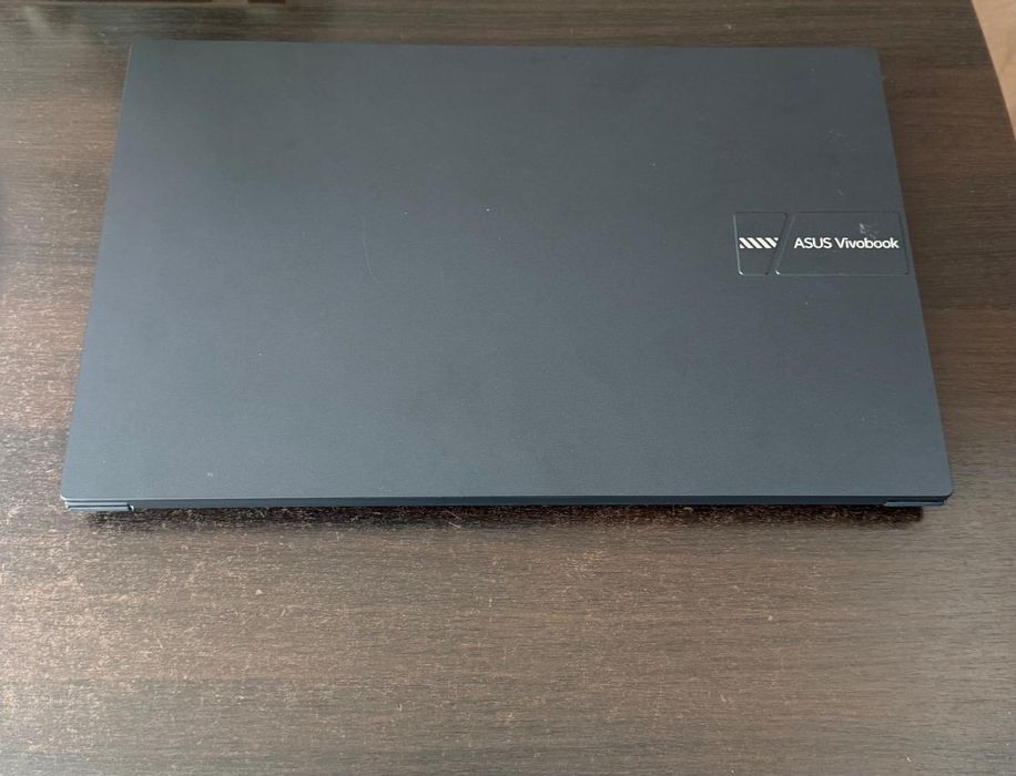 Asus VivoBook NOU Garanție 2027 Display 17,3 X1704 i7-1335 RAM 40GB și Nvme 2TB Bateria 35 cicluri