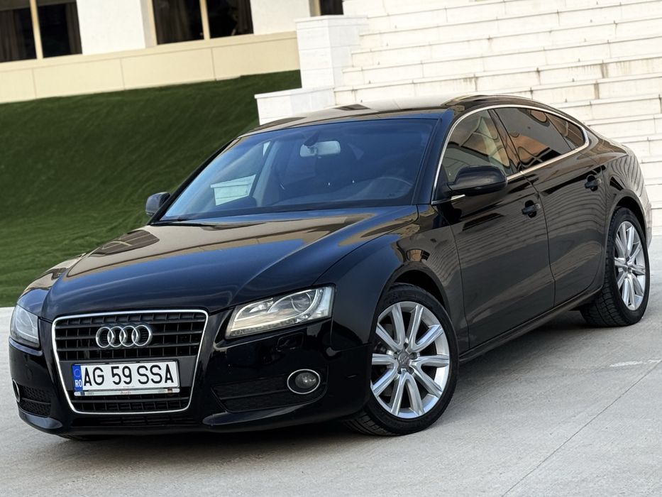 Audi A5/// Sportback/ 2.0TDi// Car Vertical Verde