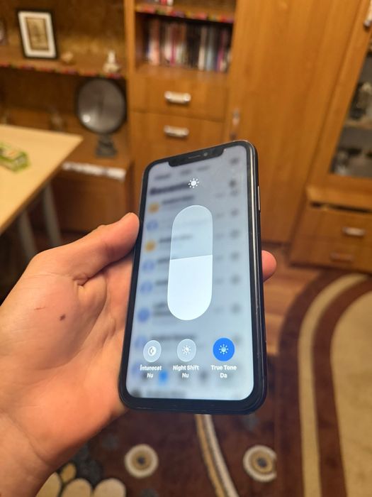Vand/schimb iphone 11 fara spărturi