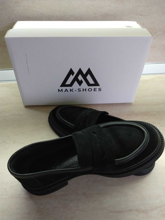 Дамски обувки от естествен велур.