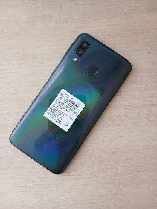 Продам самсунг а40