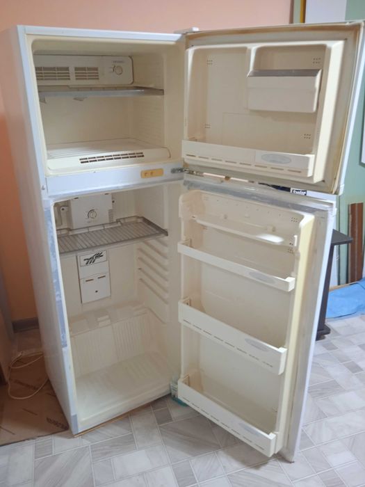 Холодильник на запчасти отдам даром