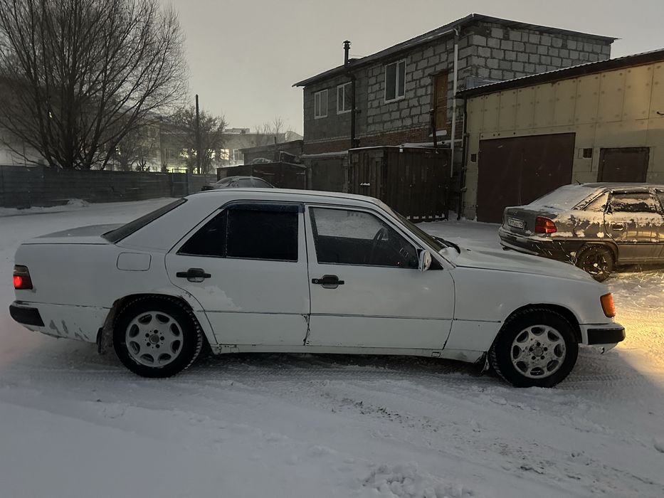 Продам автомобиль w124