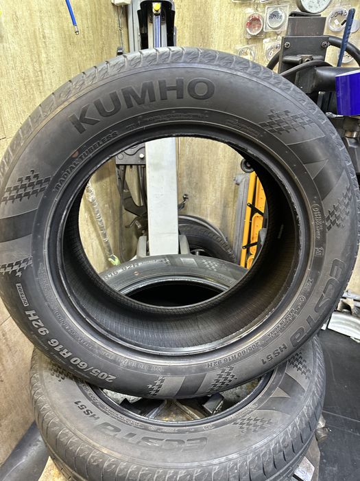 Kumho Ecsta 205/60 R16 — 2 шины — хорошее состояние