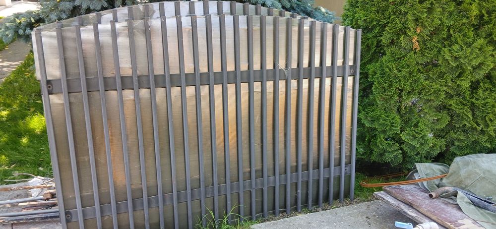 Porti metalice + panouri gard