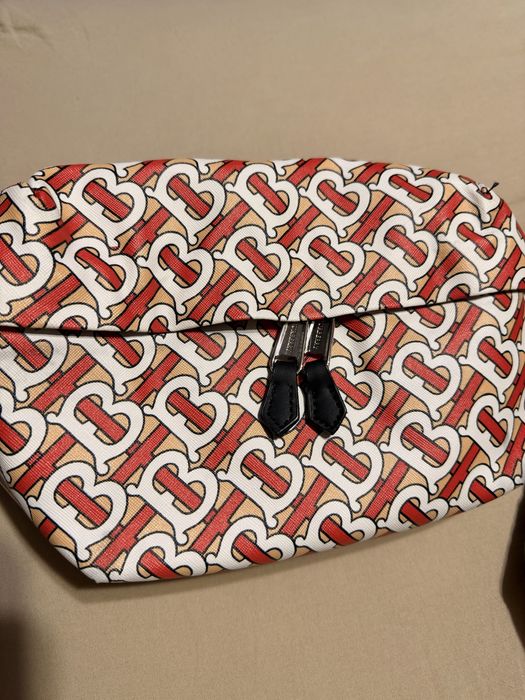 Чисто нови чанти burberry/celine