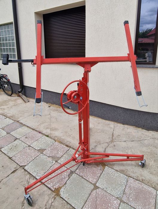 Vand sau inchiriez Elevator macara placi rigips