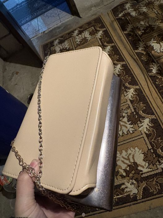 Vand tot ce se vede in poze