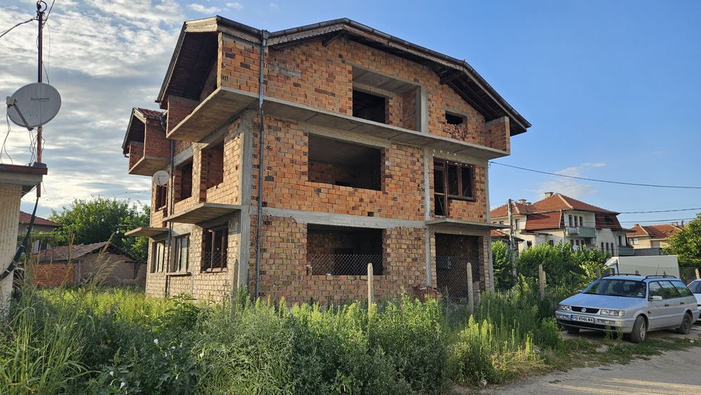 Къща в село Труд с АКТ 16