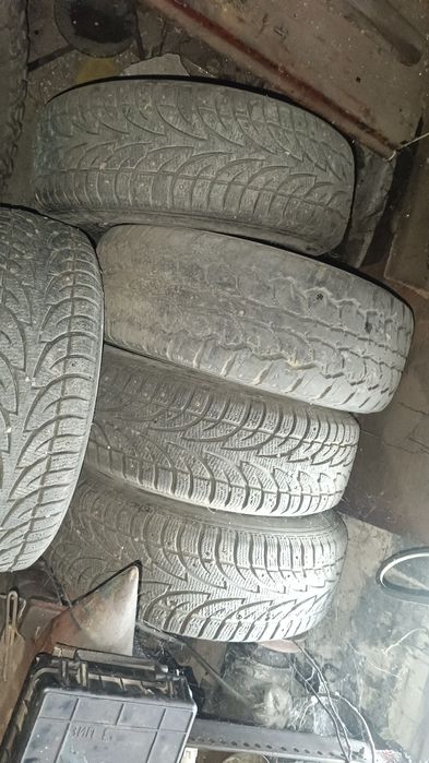 Продаю колеса зимние с шипами.