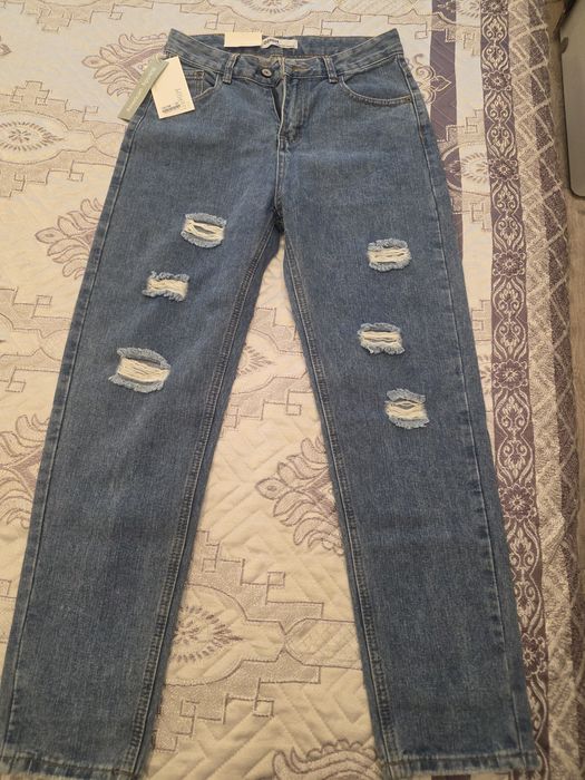 Продам женские джинсы