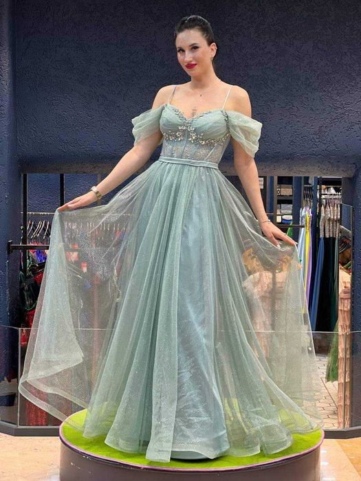 Чисто нови рокли