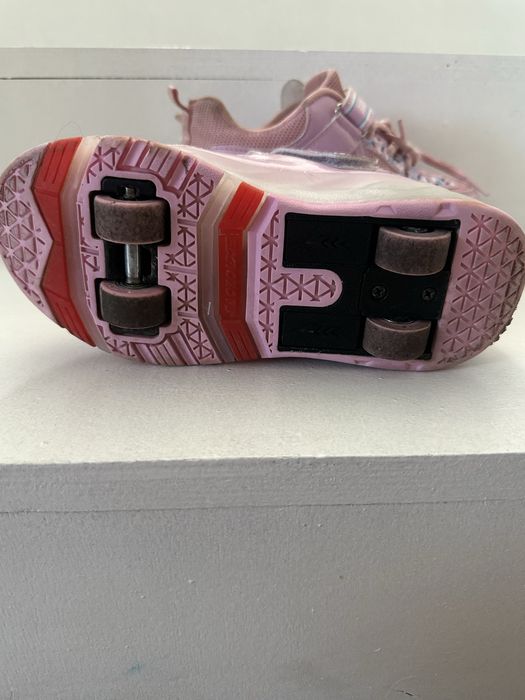 Роликовые кроссовки