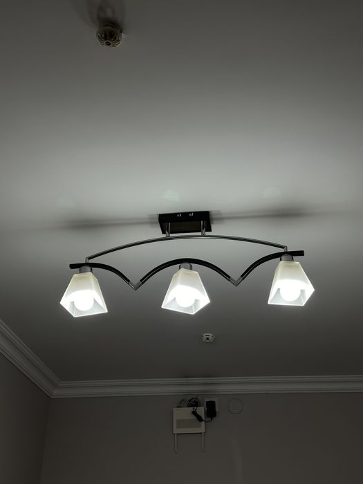 Продаются люстры