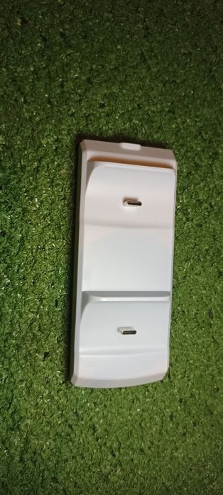 Dock station pentru controlere PlayStation 5
