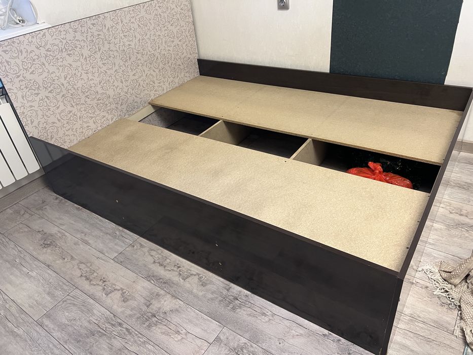 Кровать с матрасом