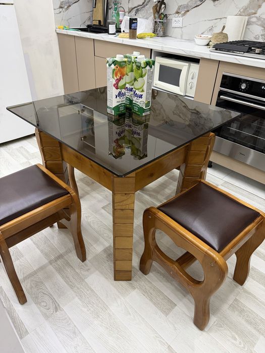 КУХОННЫЙ стол сотилади