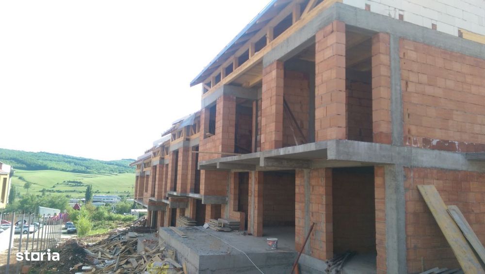 Apartament 3 dormitoare, pod mansardabil, gradina, loc parcare