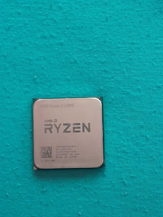 Процесор Ryzen 3 3200G.Почти нов