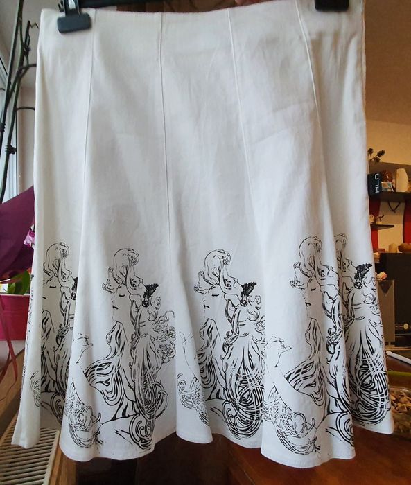 Fuste de blug, material calitativ