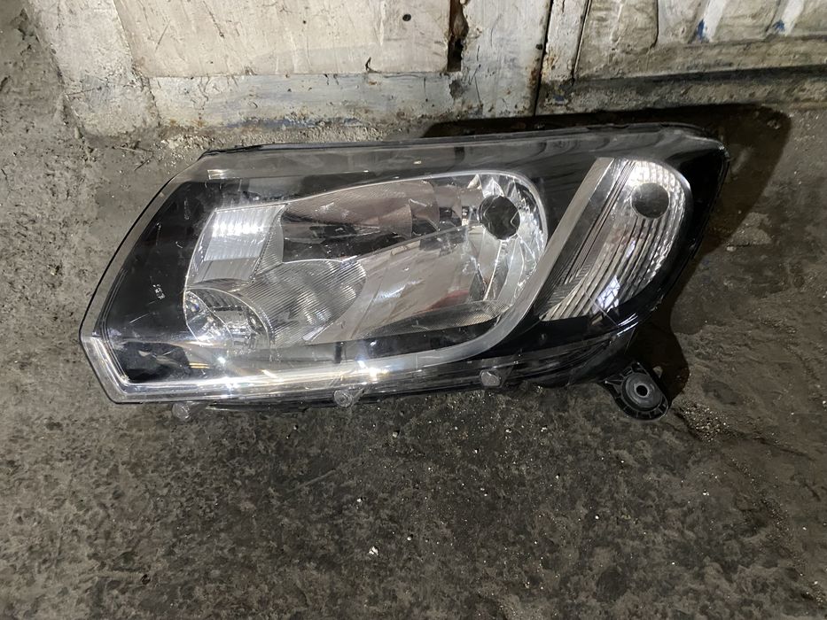 Far Dacia logan 2 Sandero 2013 - 2017 faruri dreapta Stanga