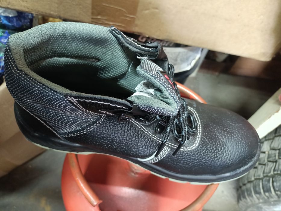 Ботинка для работы