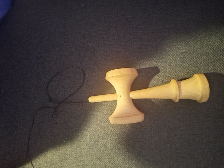 Kendama krom pop cu ata de rezerva + grip
