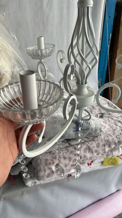 Lustre și suspensii