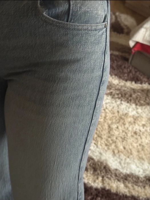 Blugi evazati cu sclipici fin