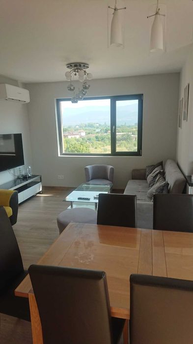 Тристаен апартамент в Остромила