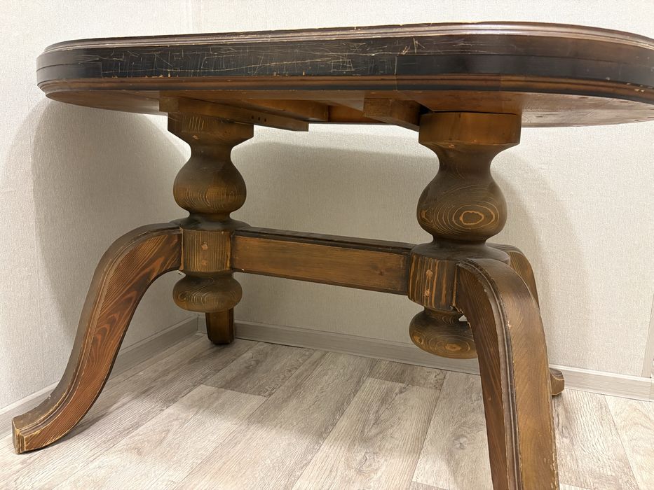 Продам стол дубовый