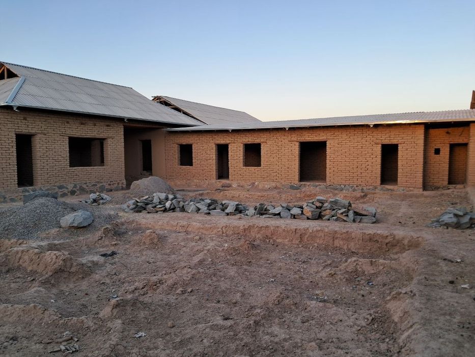 Uy sotiladi  FARXOD savxozda