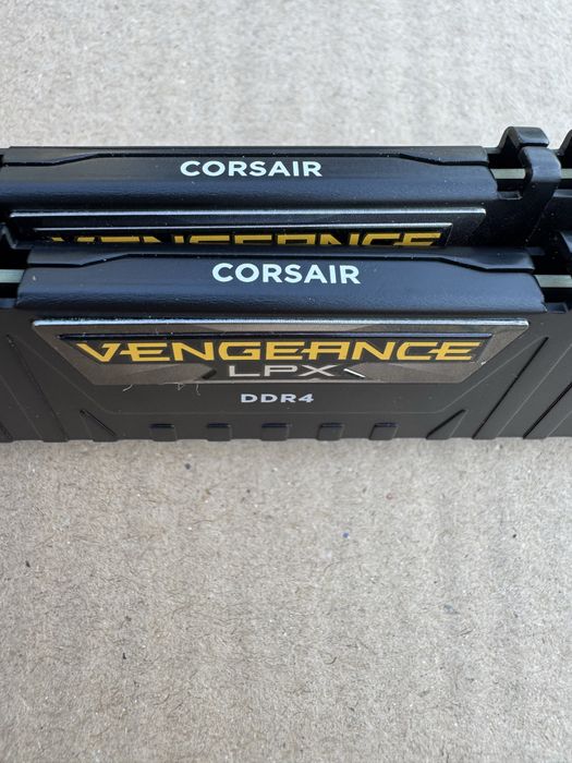 DDR4 Corsair Vengeance LPX