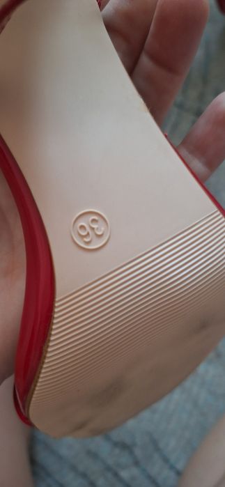 Сандали на висок и нисък ток