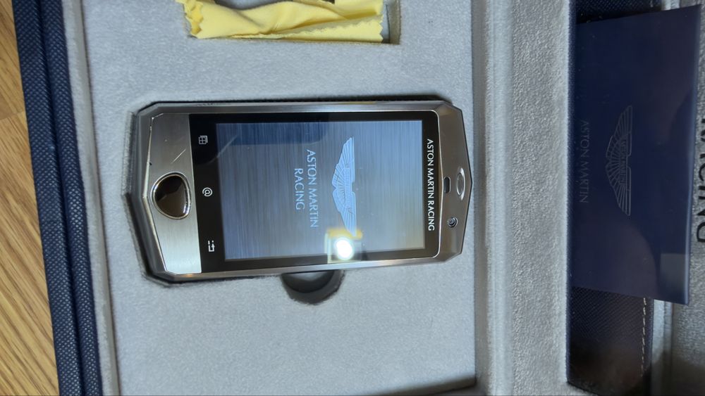 Aston Martin Racing Telefon de colectie