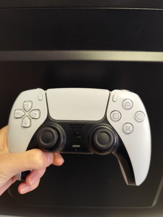 Playstation 5 (God of War Ragnarok) + аксесоари- като ново