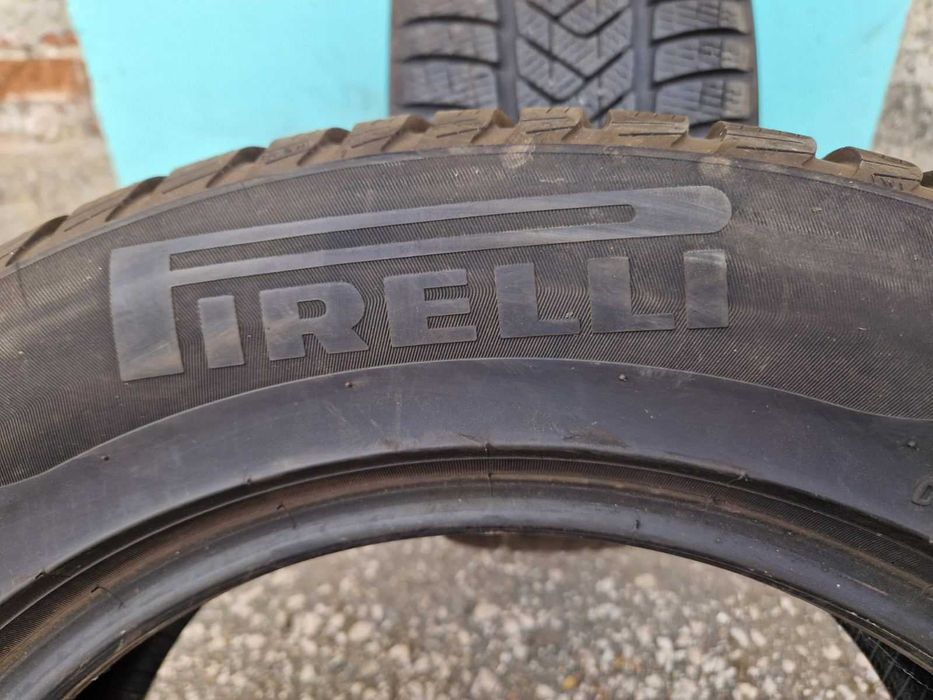 2 Pirelli R17 225/60 Зимни гуми  DOT2718