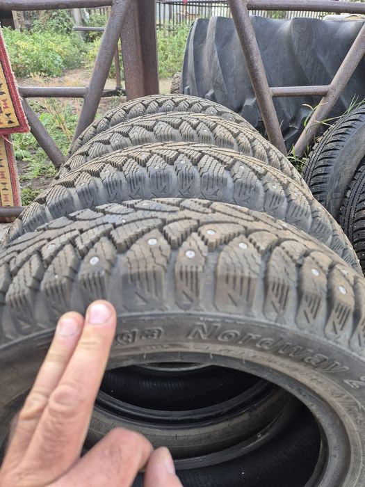 Продам зимний шины 175/65R14
