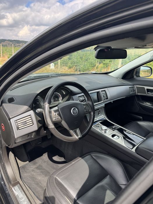 Jaguar XF 3.0D 275 CP – 2011
