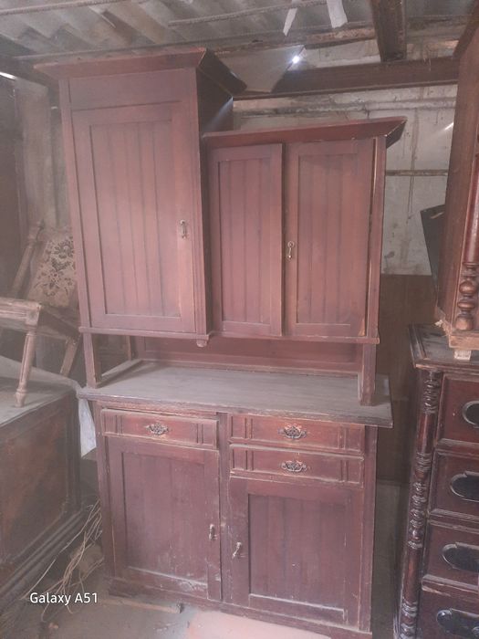 Продается  Старинный  буфет.