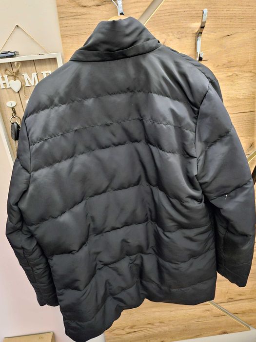 Мъжко зимно яке в черно на Benneton, отговаря на размет XL