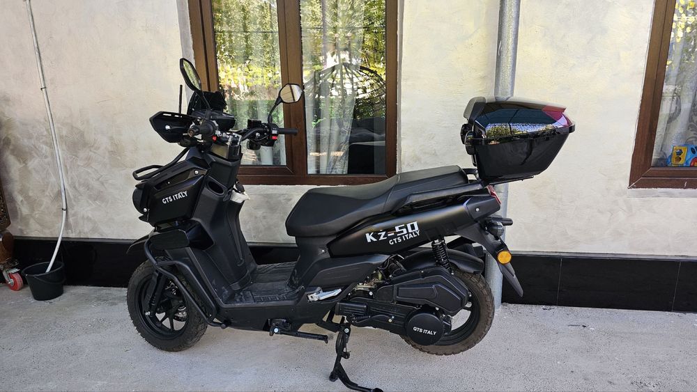 Продаю скутер танк