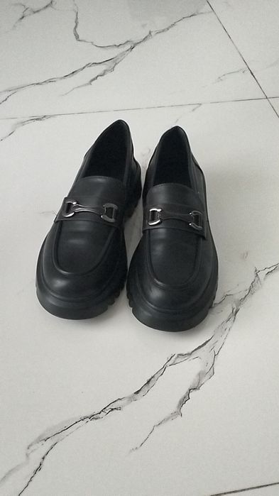 Черные лоферы женские