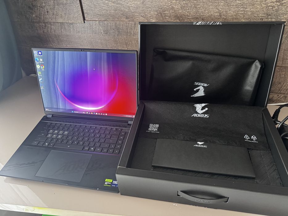 Gigabyte AORUS Master 16 BYH – RTX 5080 16GB | Intel Core Ultra 9 275HX | OLED 240Hz | Ca nou
