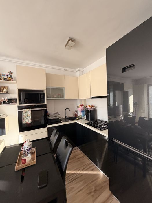 Tractorul - Nicolae Labis: 2 camere open space, etaj intermediar